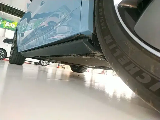 Li Auto L8 — Фото автомобиля 21