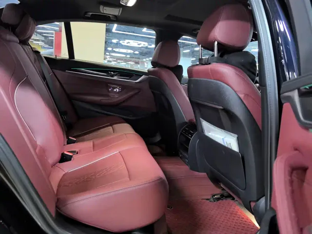 BMW 5 Series — Фото автомобиля 13