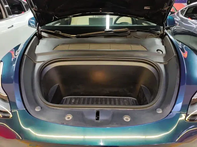Tesla Model Y — Фото автомобиля 19