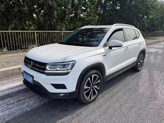 Фотография автомобиля — Volkswagen Tharu