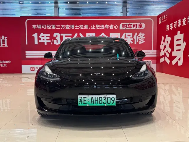 Tesla Model 3 — Фото автомобиля 2