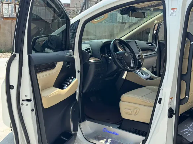 Toyota Alphard — Фото автомобиля 4