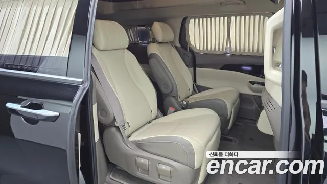 Kia Carnival Generation 4 — Фото автомобиля 11