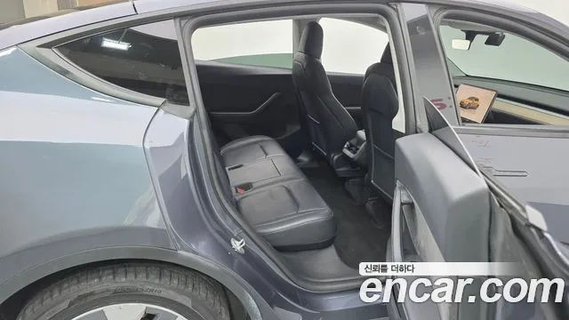 Tesla Model Y — Фото автомобиля 11