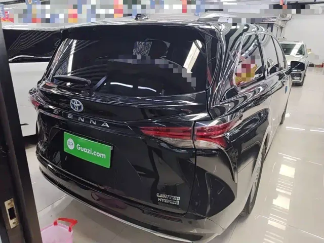 Toyota Sienna — Фото автомобиля 6