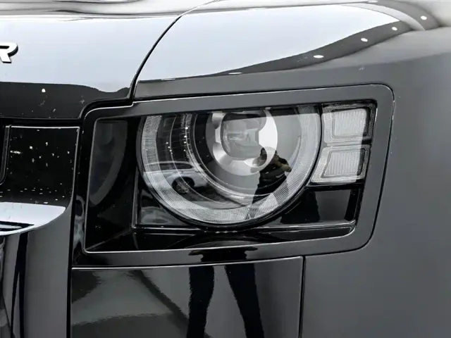 Land Rover Defender — Фото автомобиля 9