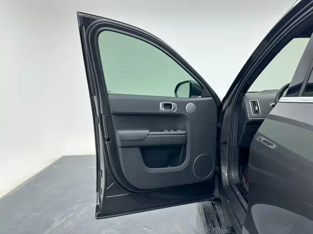 Li Auto L9 — Фото автомобиля 11