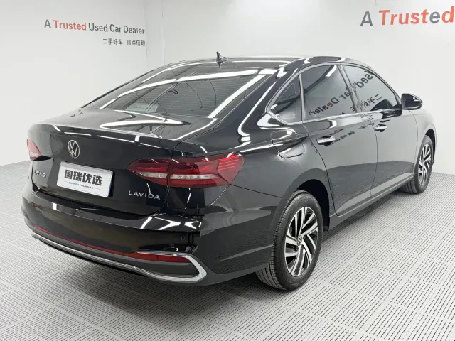 Volkswagen Lavida — Фото автомобиля 5