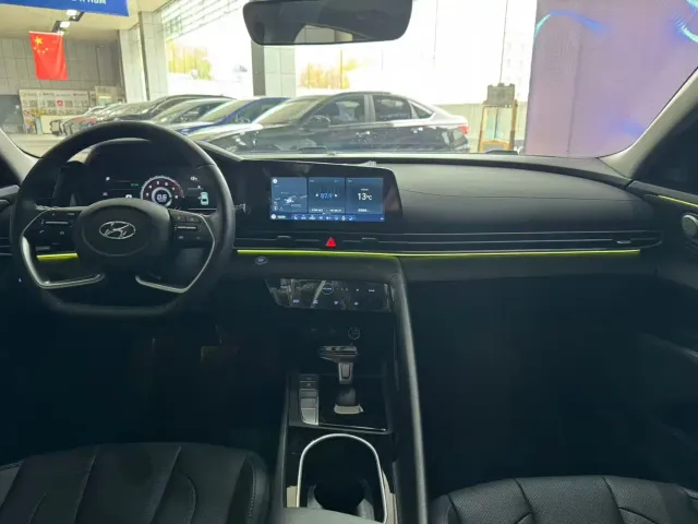 Hyundai Elantra — Фото автомобиля 18