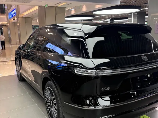 Nio ES8 — Фото автомобиля 4