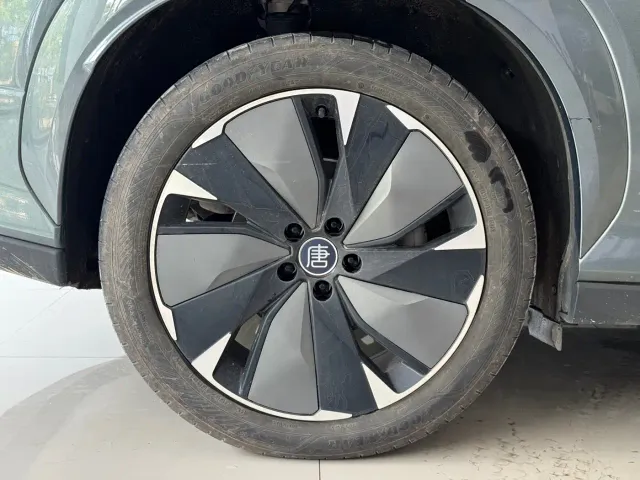 BYD Tang L — Фото автомобиля 11