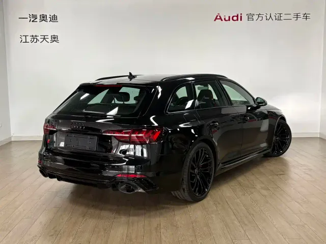 Audi RS 4 — Фото автомобиля 4