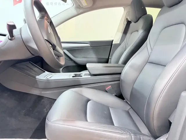 Tesla Model Y — Фото автомобиля 16