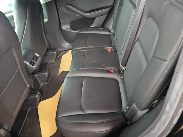 Tesla Model Y — Фото автомобиля 16