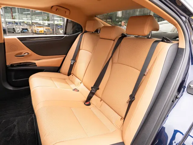 Lexus ES — Фото автомобиля 12