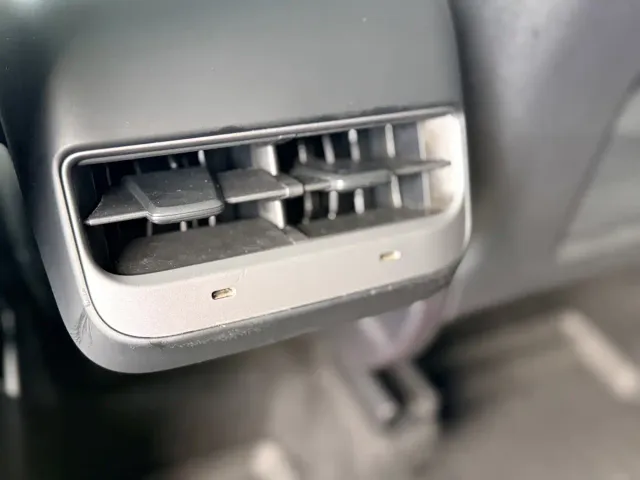 Tesla Model Y — Фото автомобиля 21