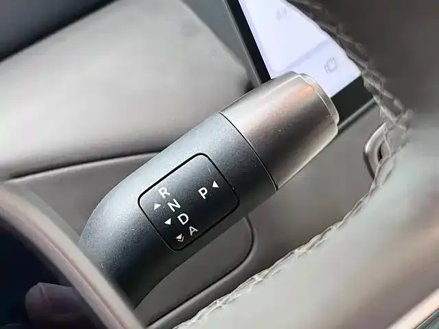 Li Auto MEGA — Фото автомобиля 15
