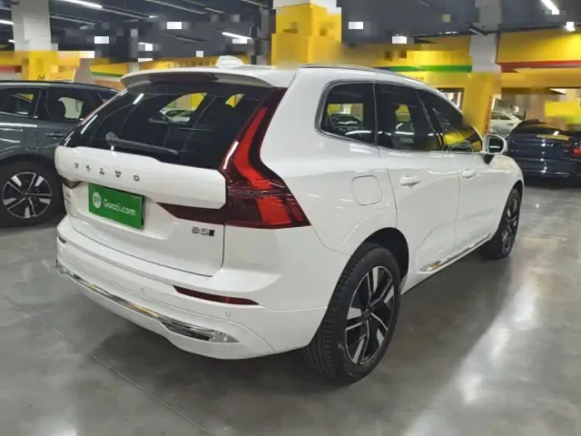 Volvo XC60 — Фото автомобиля 6
