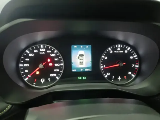 Roewe i5 — Фото автомобиля 11