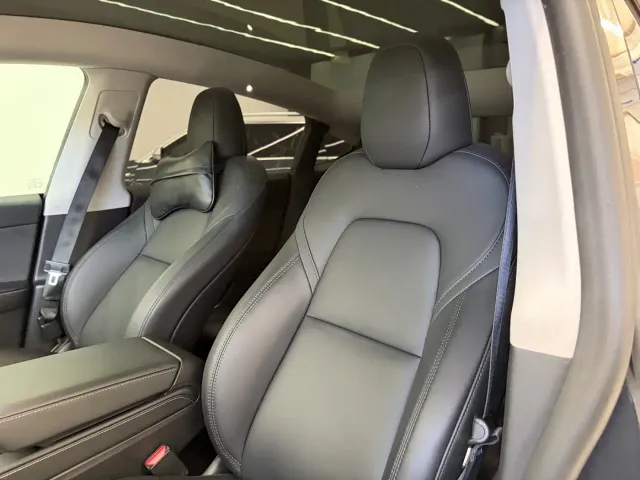 Tesla Model Y — Фото автомобиля 17