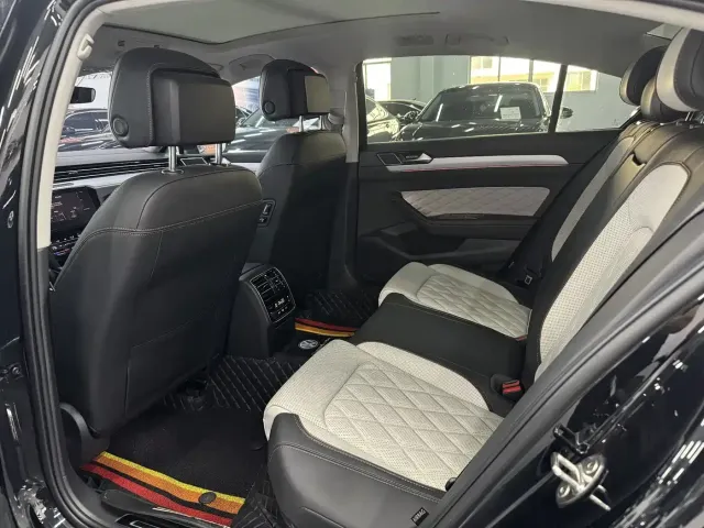 Volkswagen Magotan 2023 Model 2 Million Commemorative Edition 330TSI DSG Luxury — Фото автомобиля 5