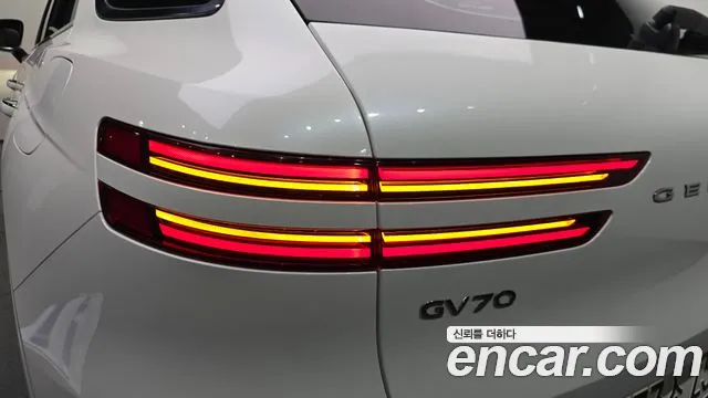 Genesis GV70 2.5T Бензин 2WD — Фото автомобиля 22
