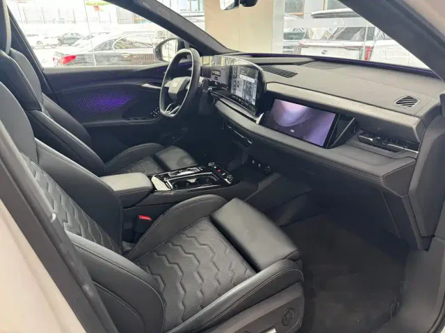 Audi Q6L e-tron — Фото автомобиля 14