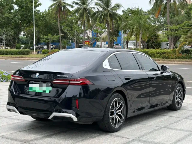 BMW i5 — Фото автомобиля 7