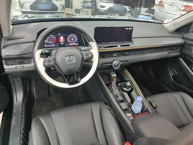 Honda Accord — Фото автомобиля 9