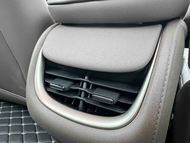 IM Motors L6 — Фото автомобиля 12