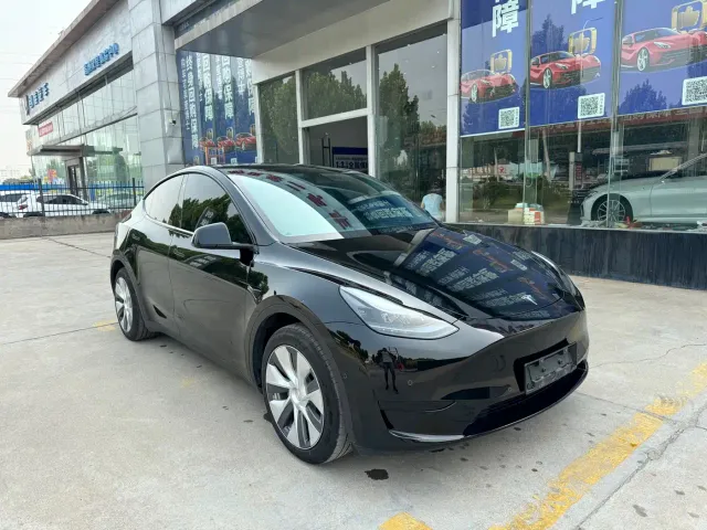 Tesla Model Y — Фото автомобиля 3