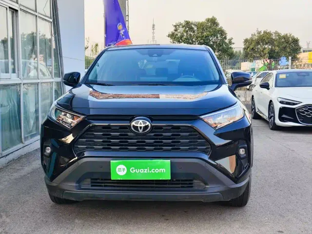 Toyota RAV4 — Фото автомобиля 2