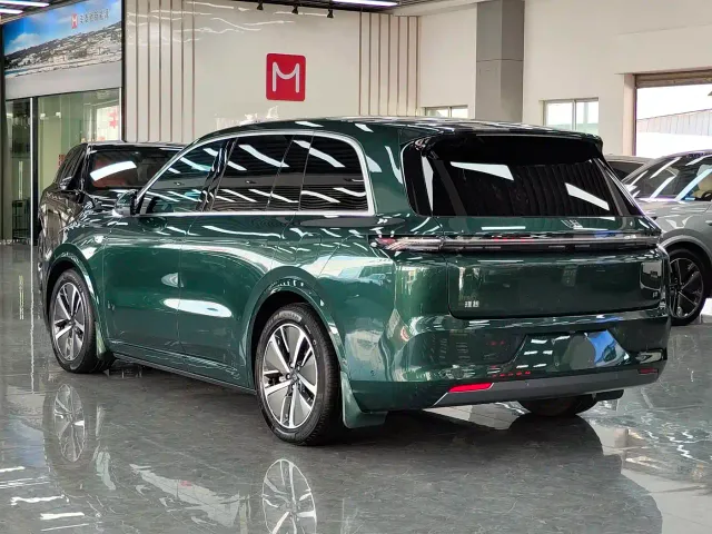 Li Auto L8 — Фото автомобиля 15