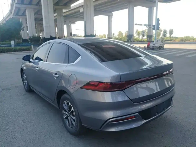 BYD Qin PLUS 2023 Champion Edition DM-i 55KM Leading — Фото автомобиля 4