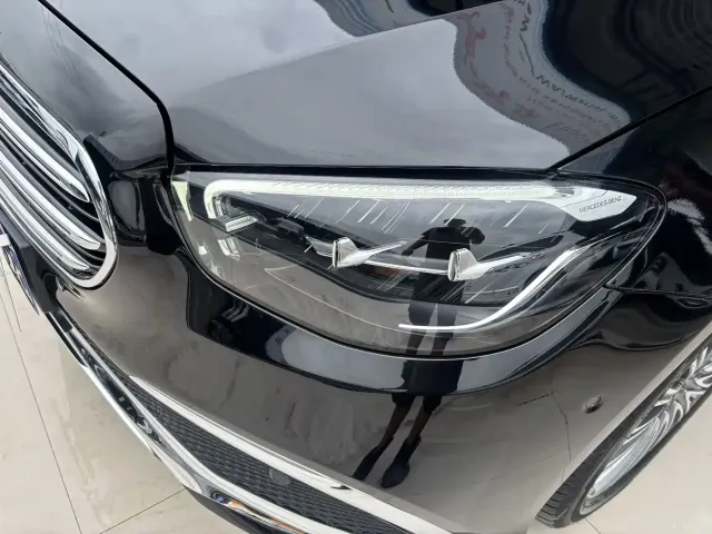 Mercedes-Benz E-Class — Фото автомобиля 9