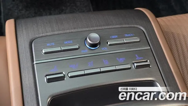 Hyundai Grandeur Grandeur (GN7) 2.5 Бензин 2WD — Фото автомобиля 19
