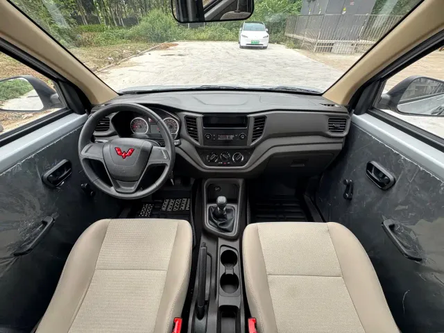 Wuling Hongguang V — Фото автомобиля 7