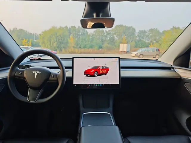 Tesla Model Y — Фото автомобиля 9