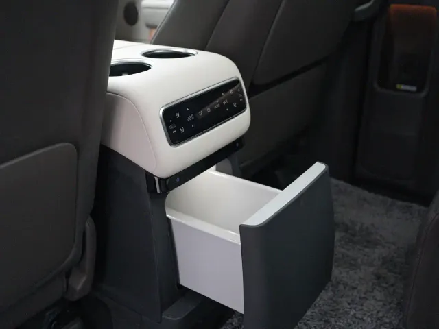 Li Auto MEGA — Фото автомобиля 17