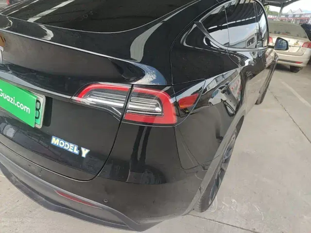 Tesla Model Y — Фото автомобиля 7