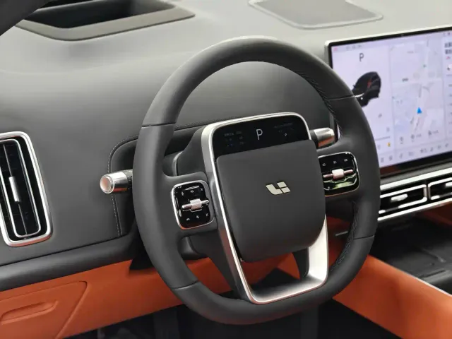 Li Auto L8 — Фото автомобиля 9