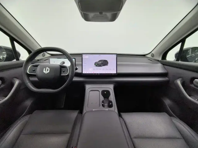 Leapmotor C10 — Фото автомобиля 5