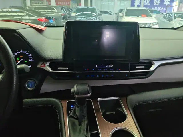Toyota Sienna — Фото автомобиля 13