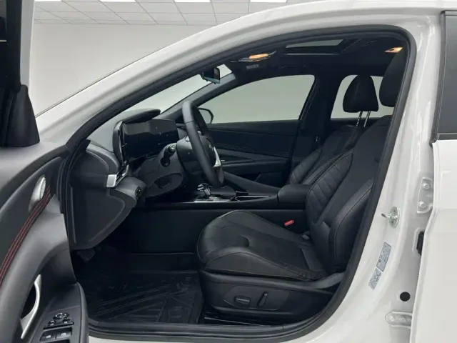 Hyundai Elantra — Фото автомобиля 14