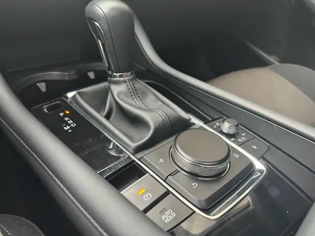 Mazda Axela — Фото автомобиля 19