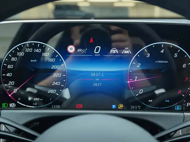 Mercedes-Benz E-Class — Фото автомобиля 7