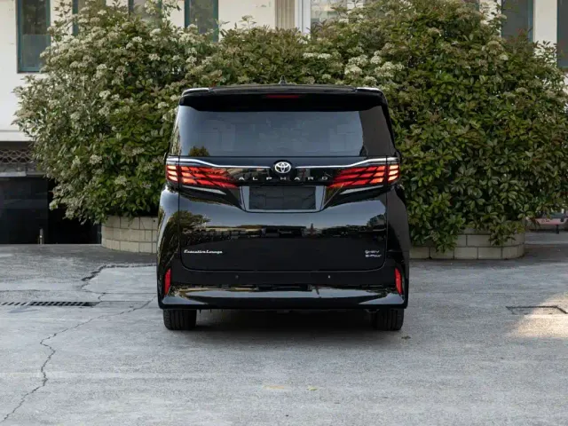 Toyota Alphard — Фото автомобиля 5