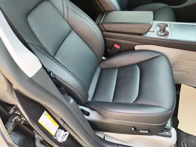 Tesla Model Y — Фото автомобиля 24