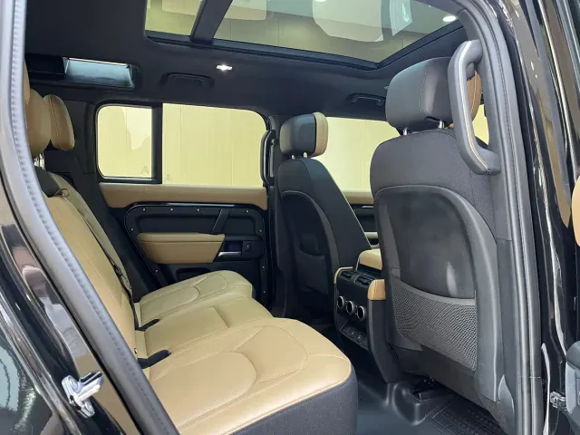 Land Rover Defender — Фото автомобиля 15
