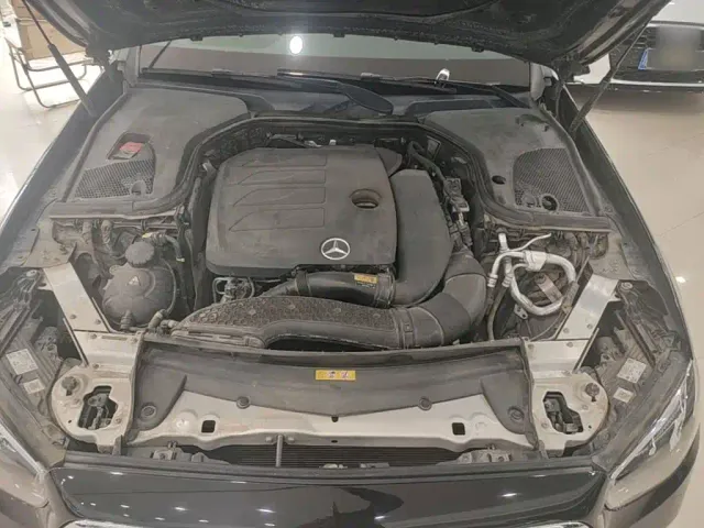 Mercedes-Benz E-Class — Фото автомобиля 19